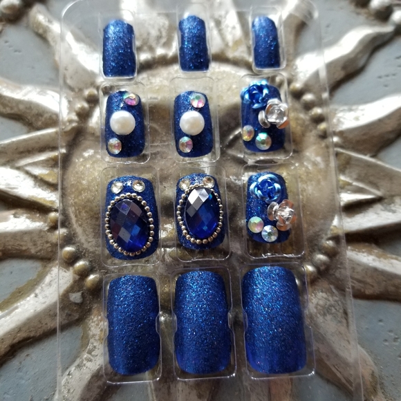 3/$25♥️ Press on Nails  Metallic Blue Rhinestone Design Nails New - Picture 6 of 6